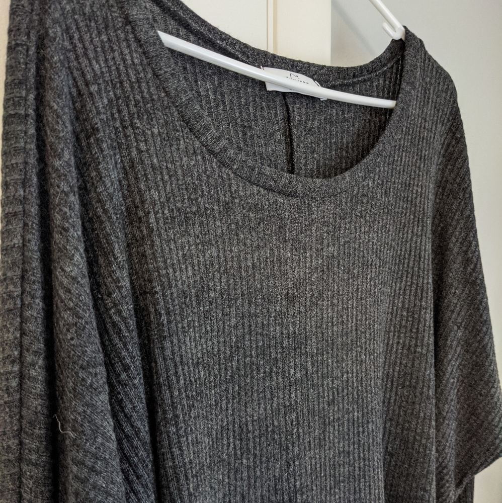 Carly Jean Los Angeles dark gray tunic sweater